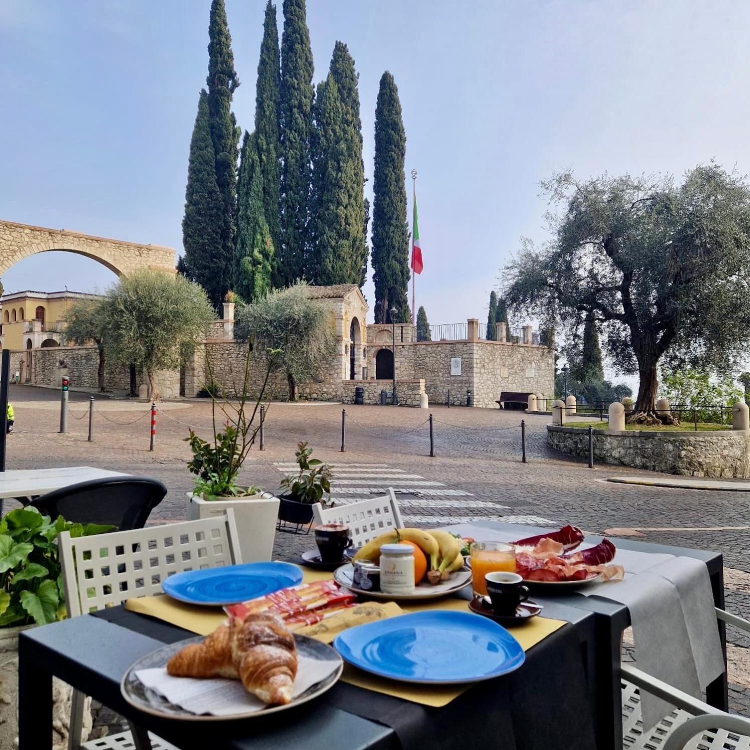 גרדונה ריביירה B&B Al Vittoriale Da Maja מראה חיצוני תמונה